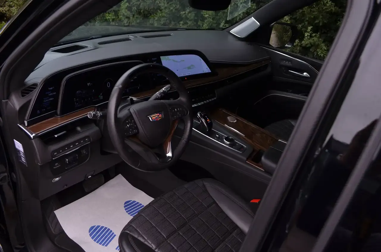 Cadillac Escalade - 5