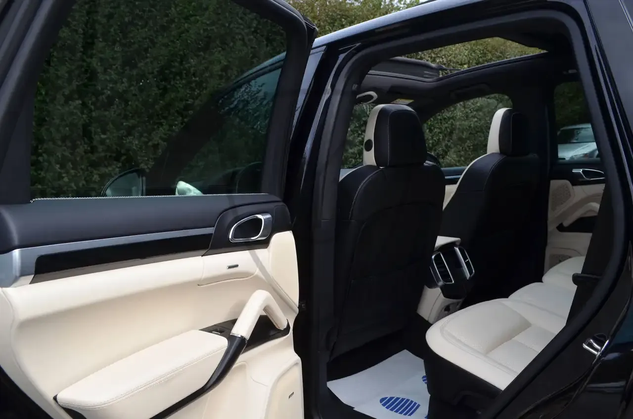 Porsche Cayenne - 12