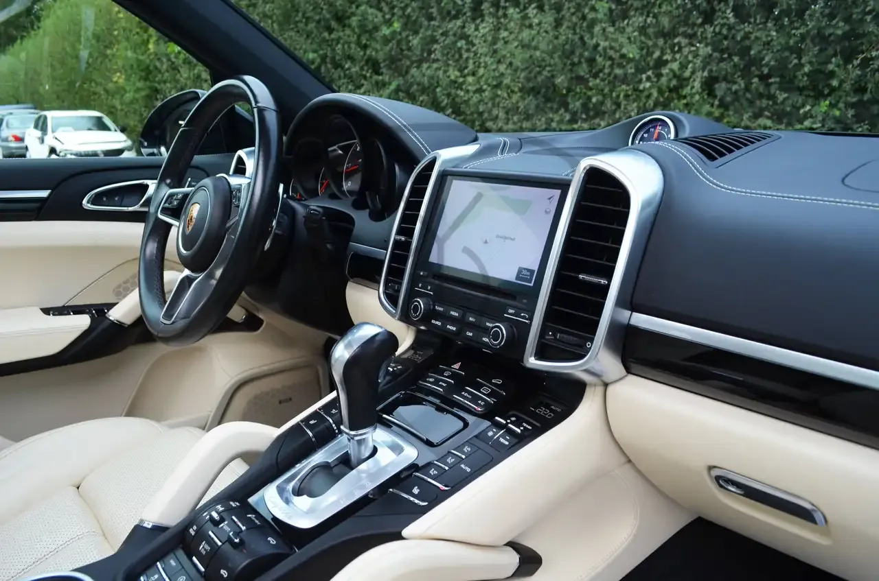 Porsche Cayenne - 19