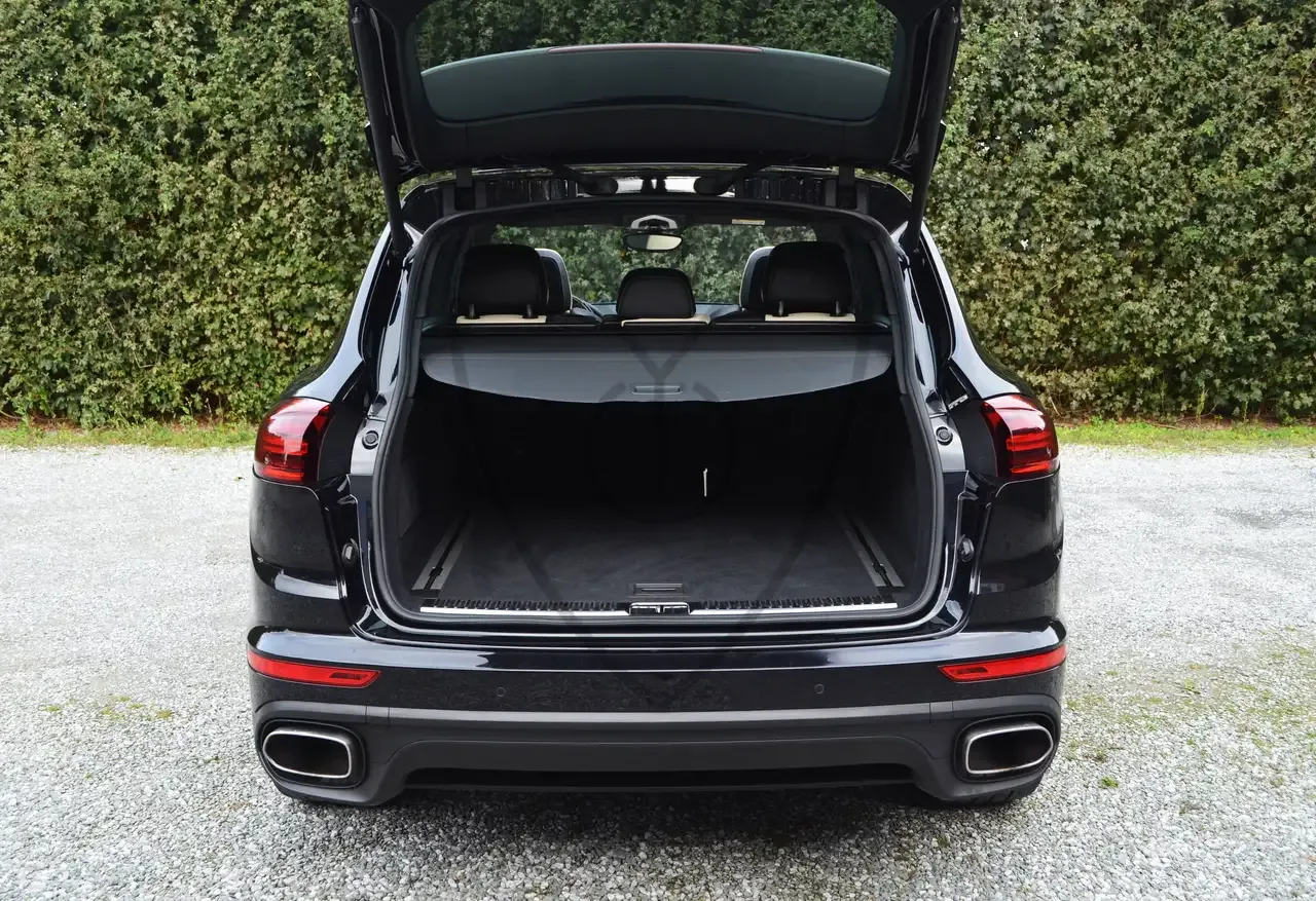 Porsche Cayenne - 23