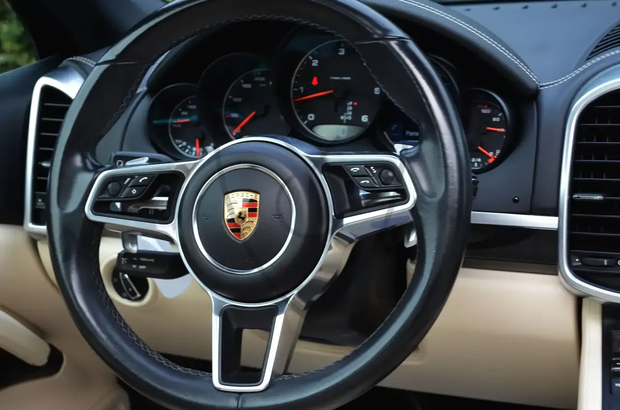 Porsche Cayenne - 27