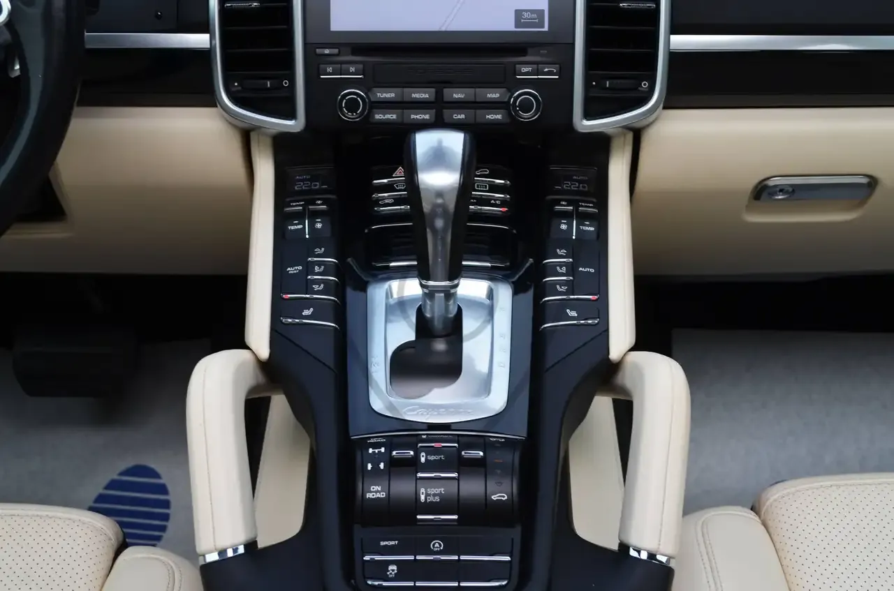 Porsche Cayenne - 28