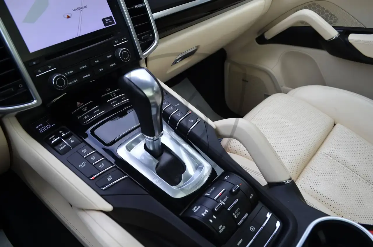 Porsche Cayenne - 34