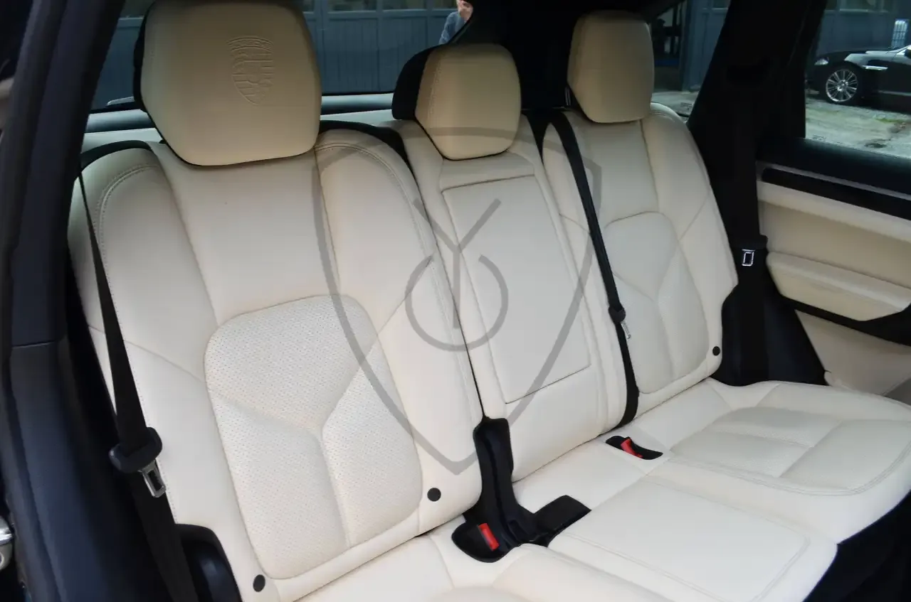 Porsche Cayenne - 10