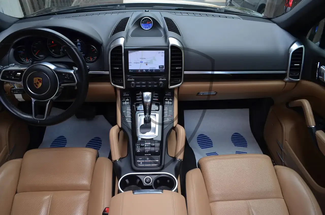 Porsche Cayenne - 8