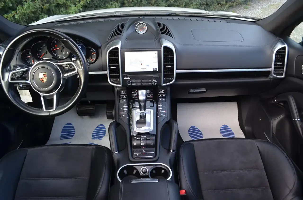 Porsche Cayenne - 16