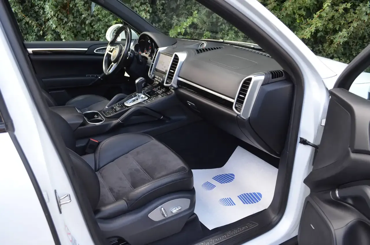 Porsche Cayenne - 17