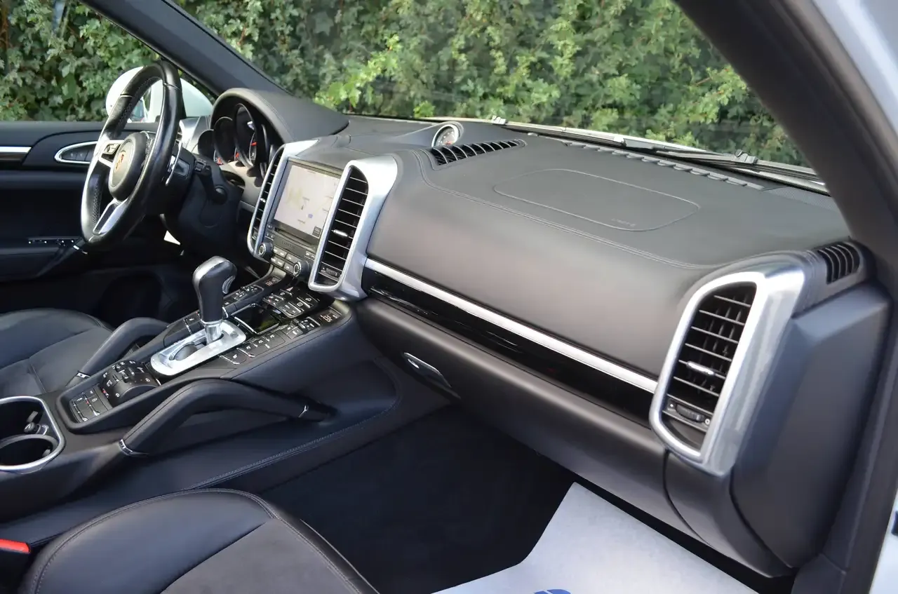 Porsche Cayenne - 19