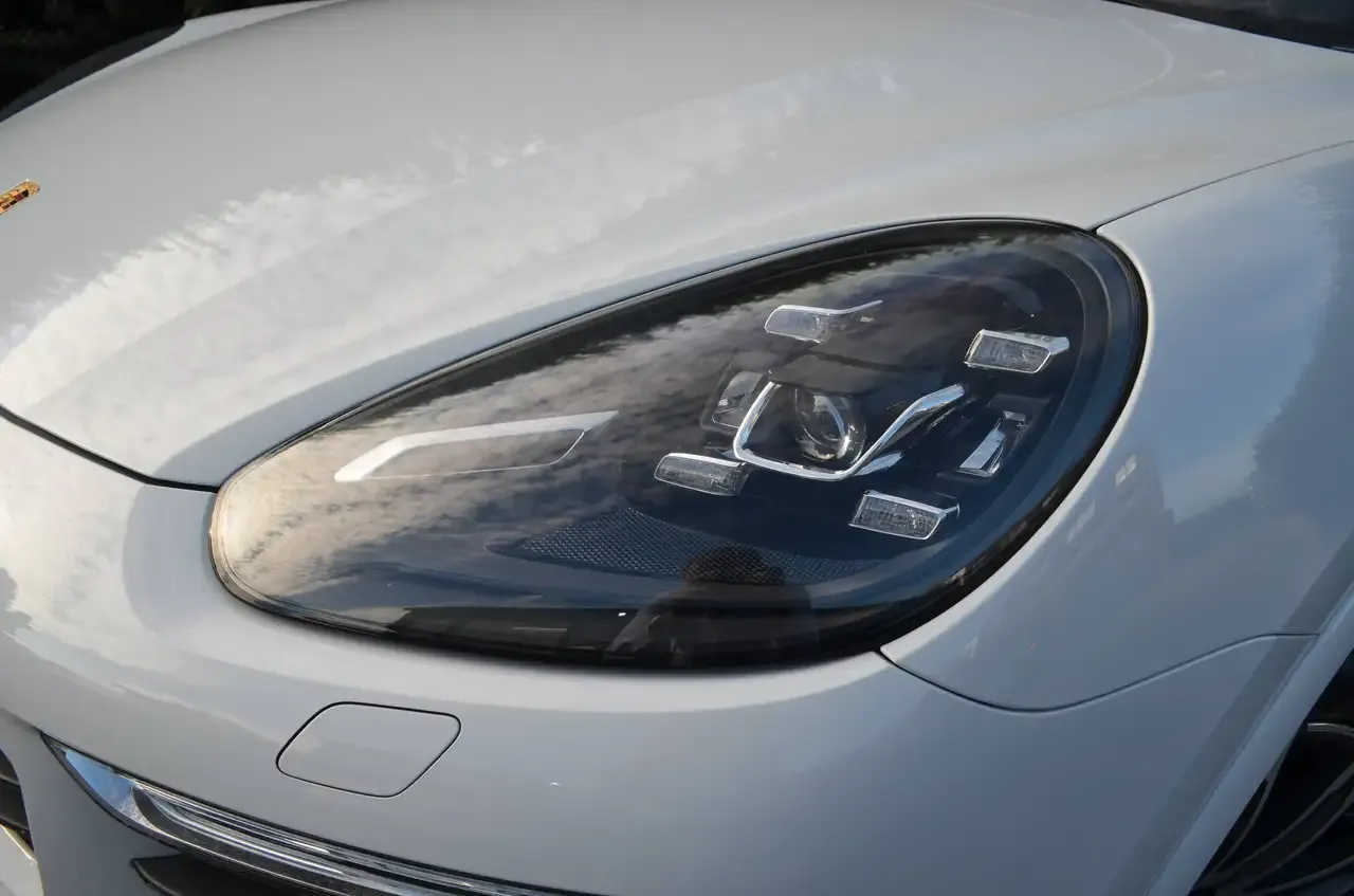 Porsche Cayenne - 2