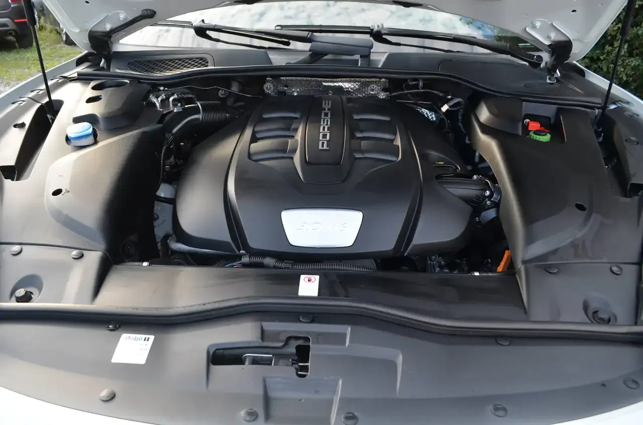 Porsche Cayenne - 24