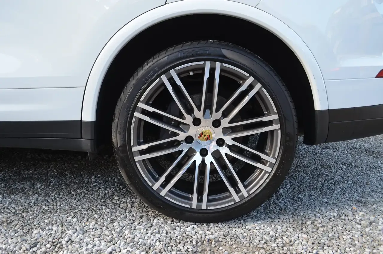Porsche Cayenne - 4