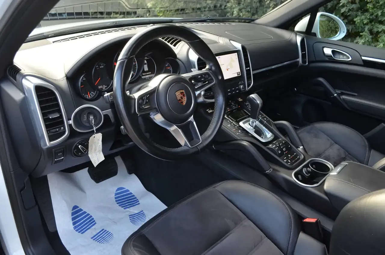 Porsche Cayenne - 8