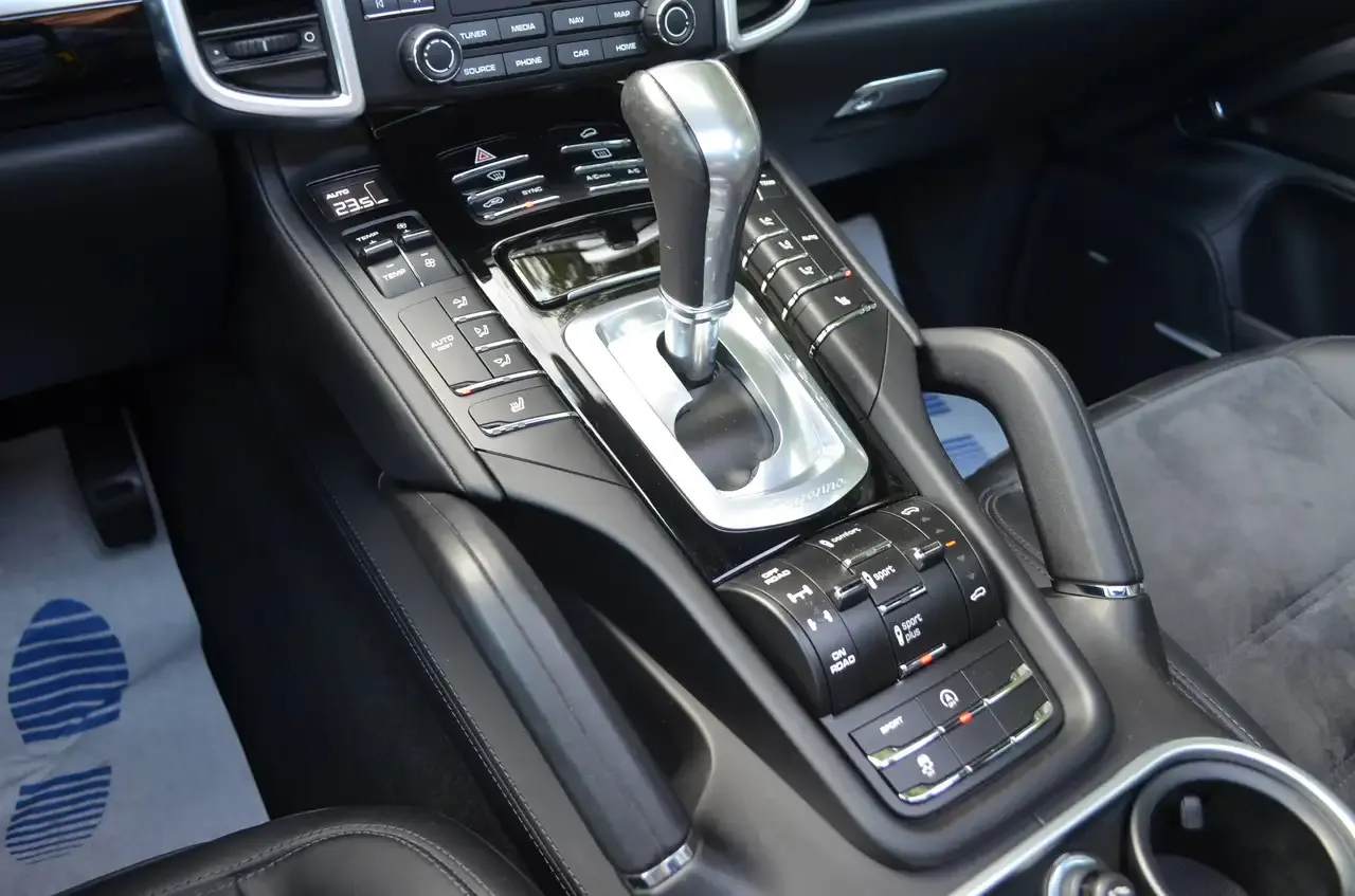 Porsche Cayenne - 10