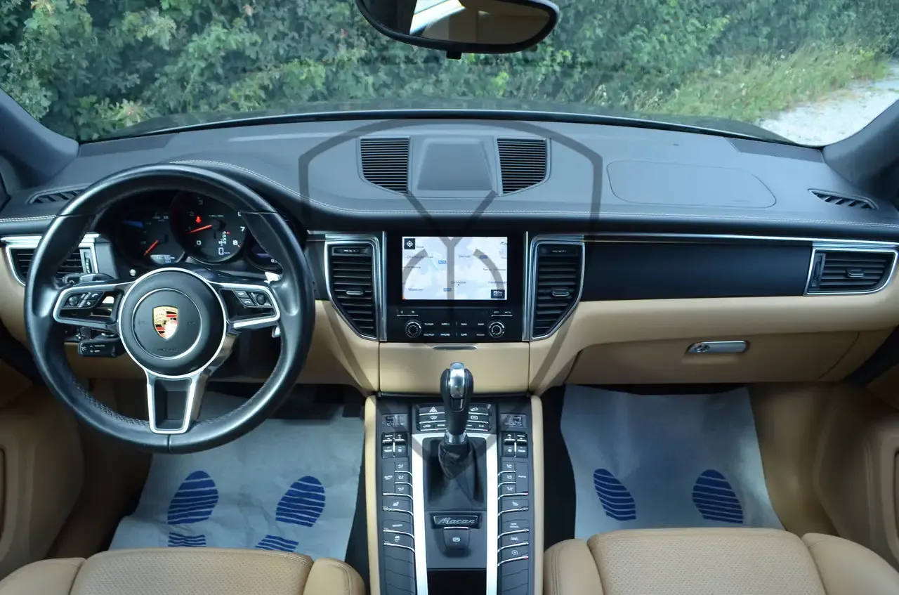 Porsche Macan - 16