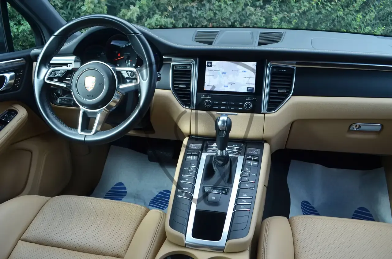 Porsche Macan - 17