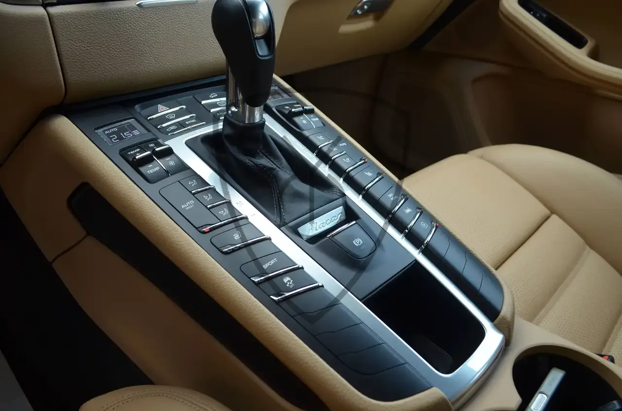 Porsche Macan - 24