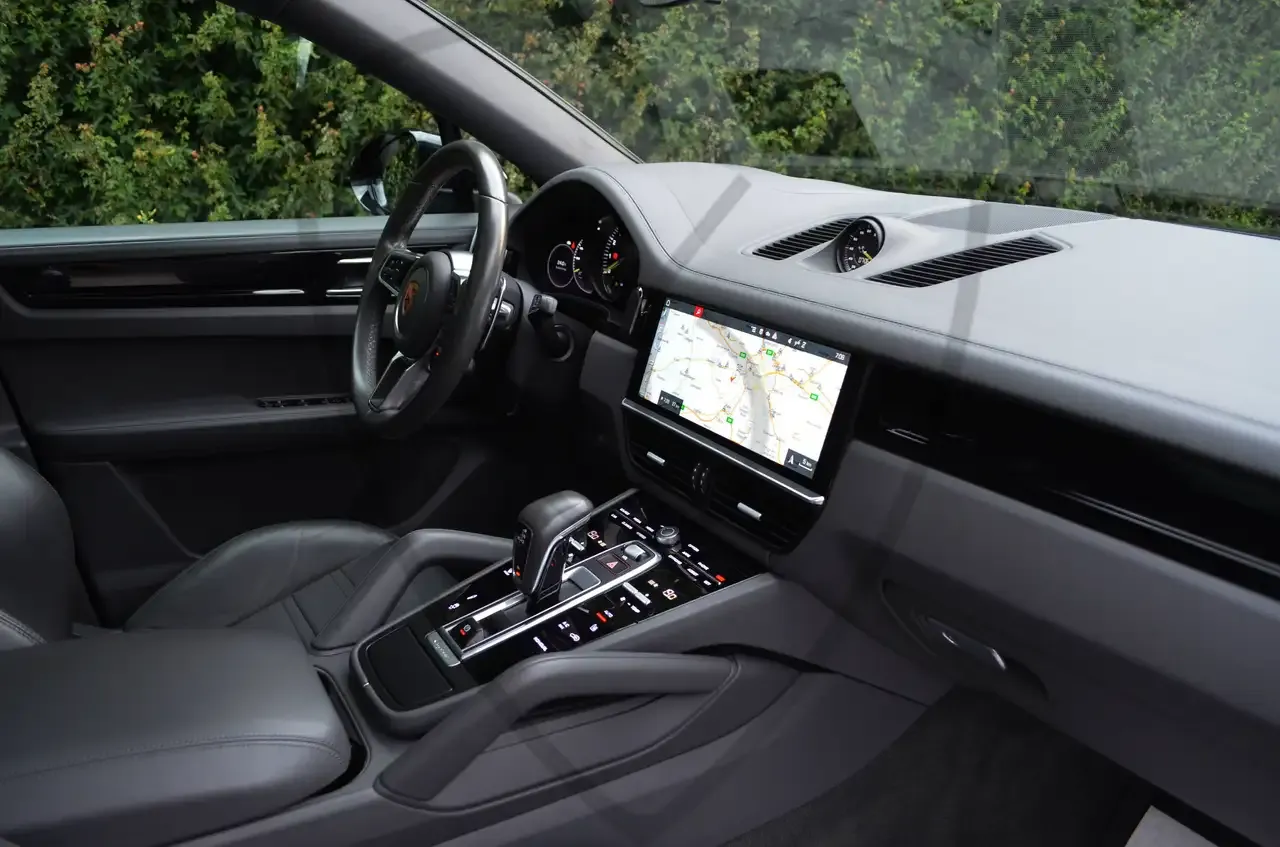 Porsche Cayenne - 21