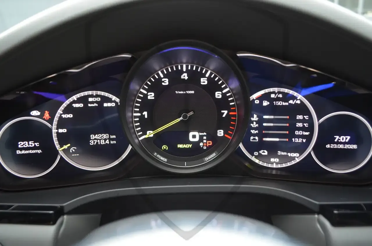 Porsche Cayenne - 23
