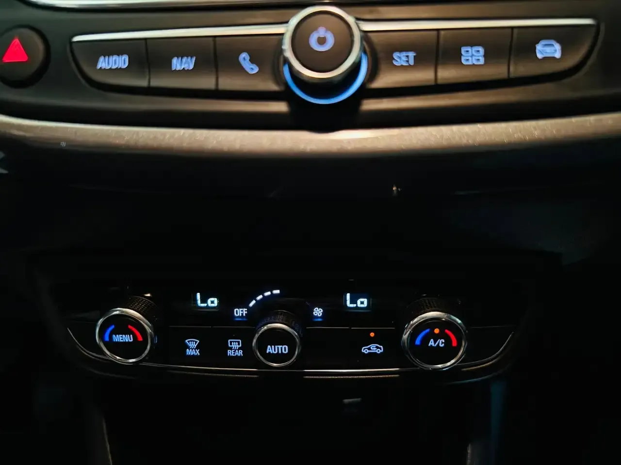 Opel Crossland X - 28