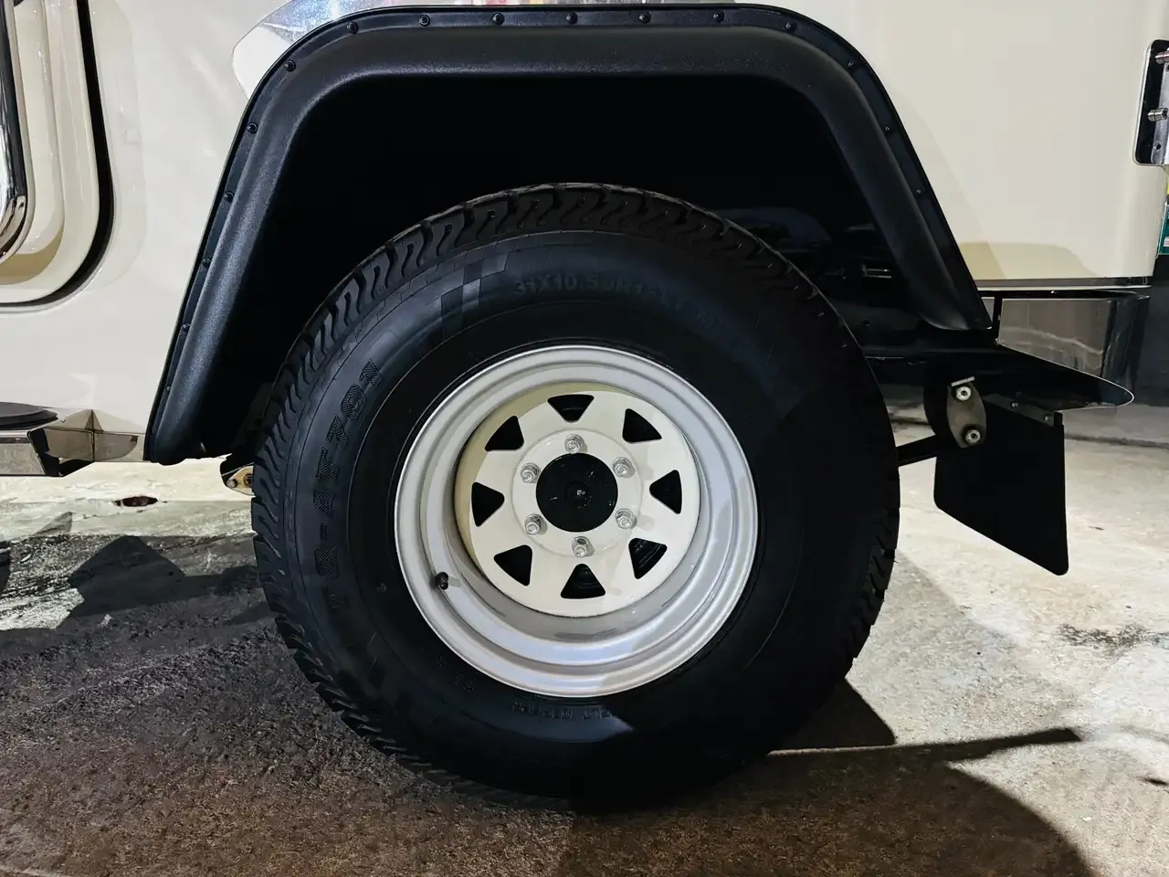 Toyota Land Cruiser - 20