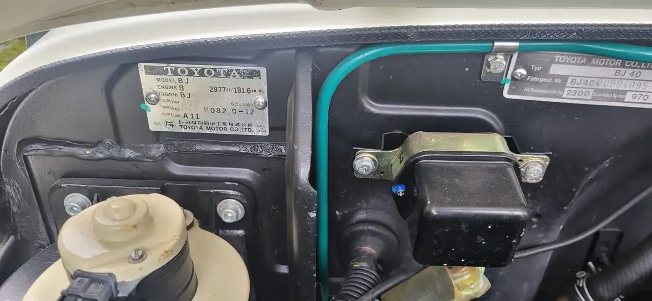 Toyota Land Cruiser - 32