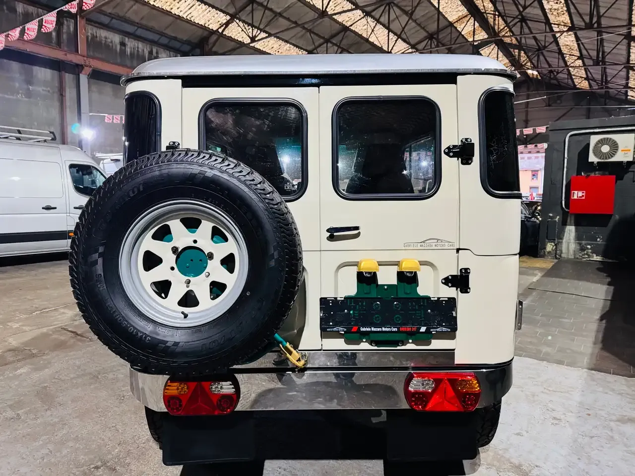Toyota Land Cruiser - 4