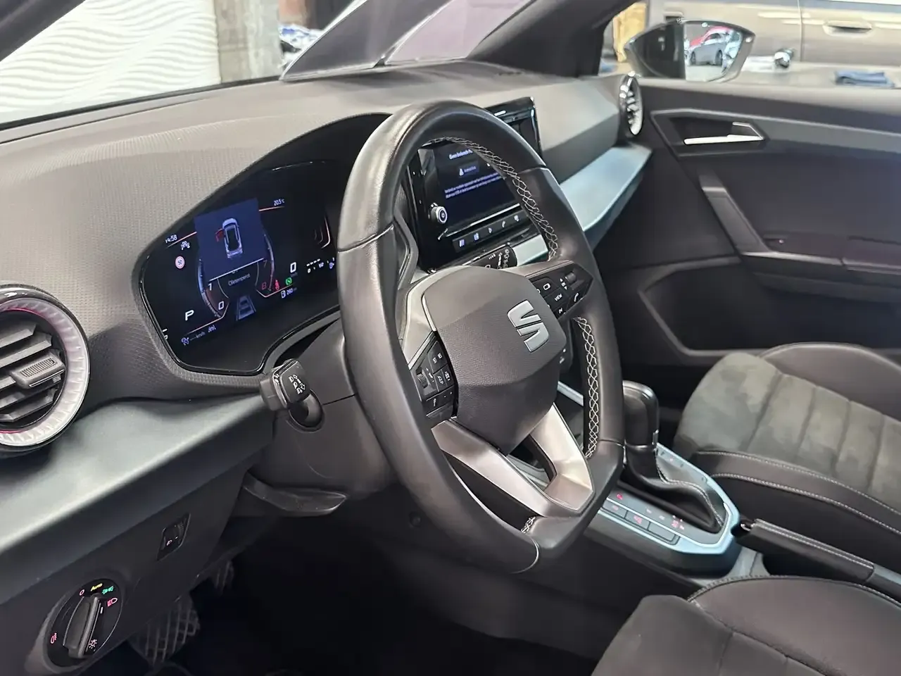 SEAT Arona - 15