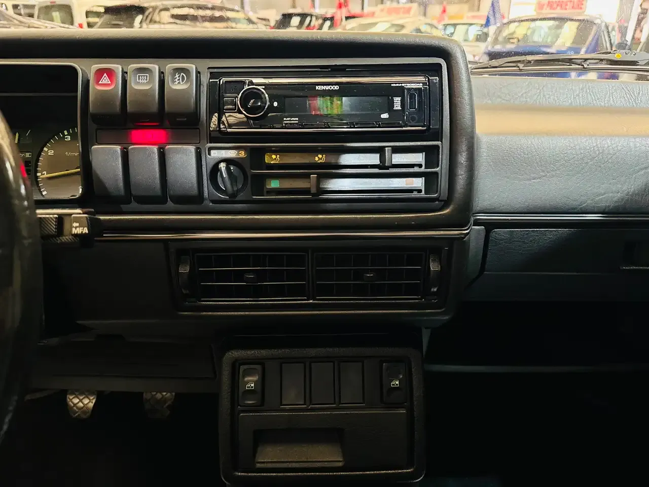 Volkswagen Golf - 22