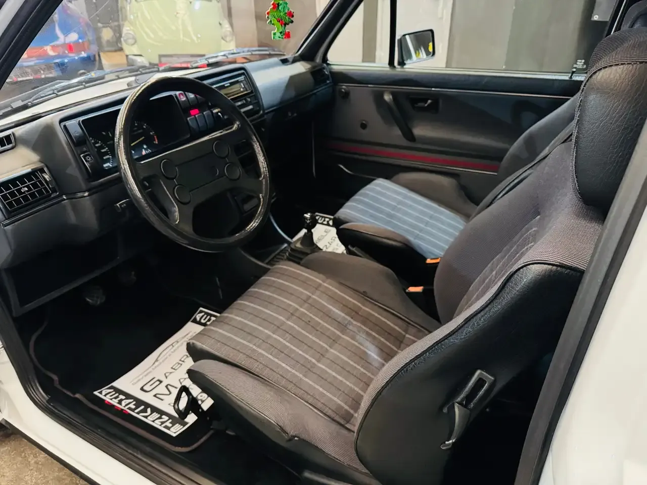 Volkswagen Golf - 10