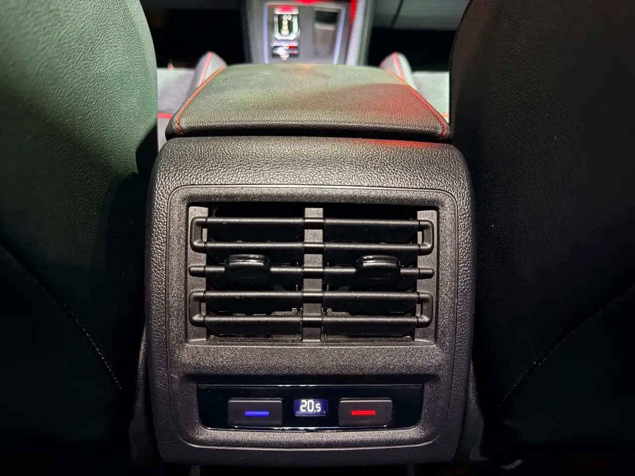 Volkswagen Golf - 26