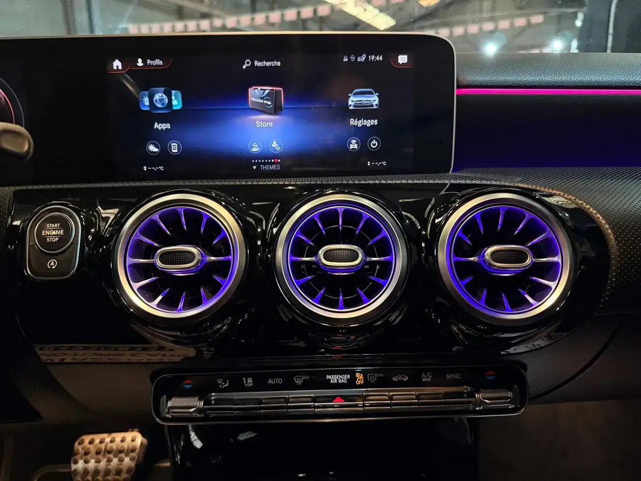 Mercedes-Benz A 220 - 21