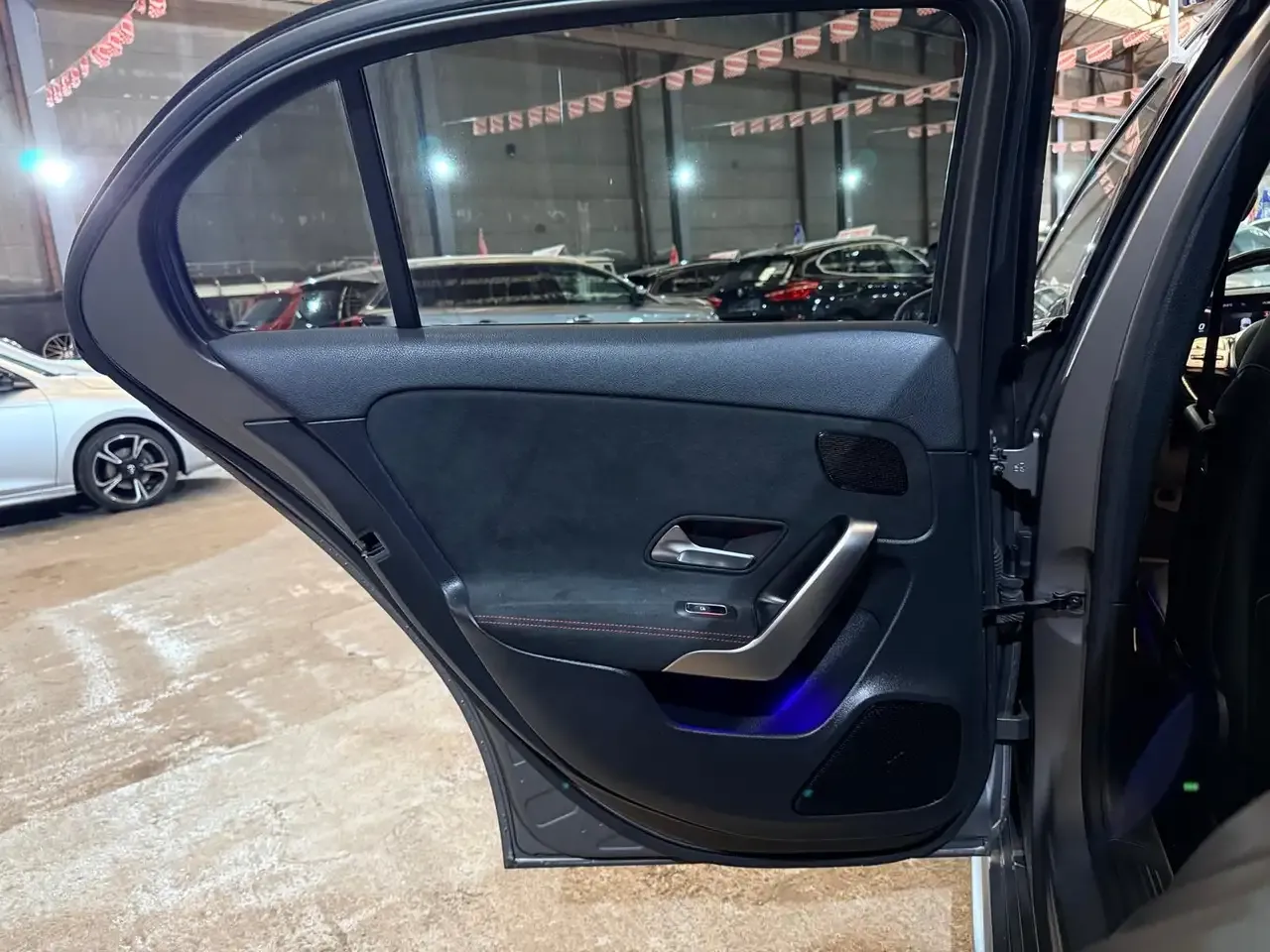 Mercedes-Benz A 220 - 40