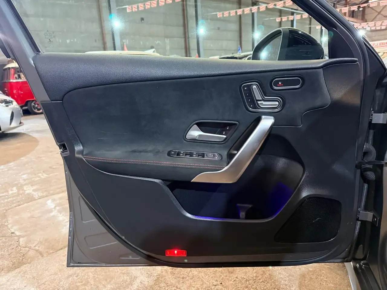 Mercedes-Benz A 220 - 43
