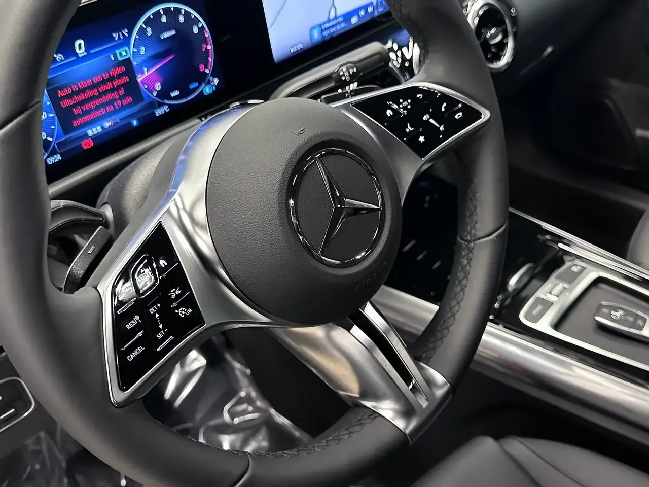 Mercedes-Benz GLA 180 - 21
