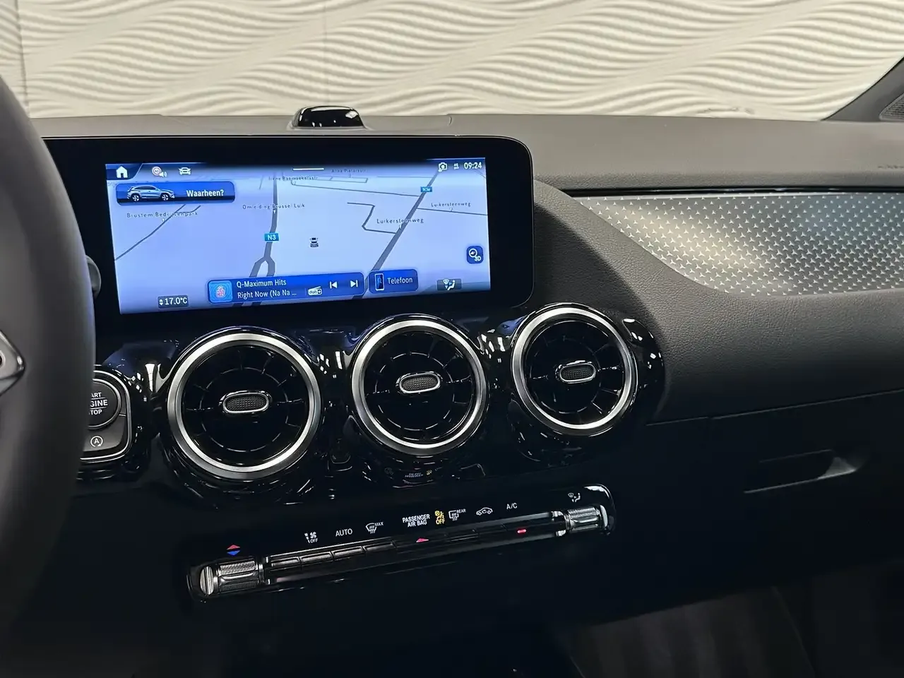 Mercedes-Benz GLA 180 - 24