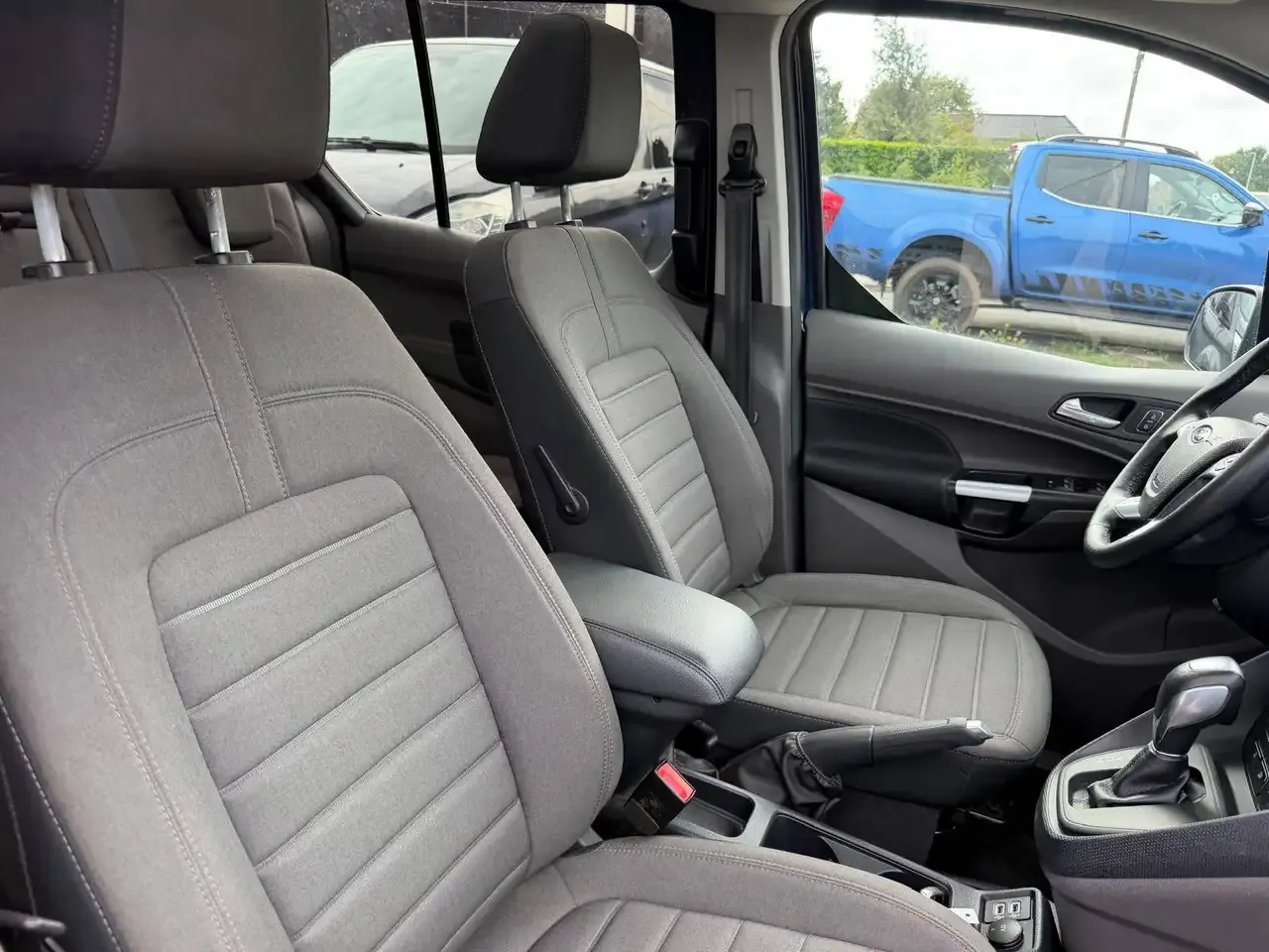 Ford Tourneo Connect - 13