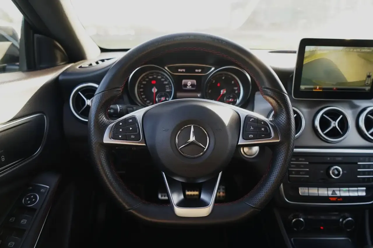 Mercedes-Benz CLA 200 - 24