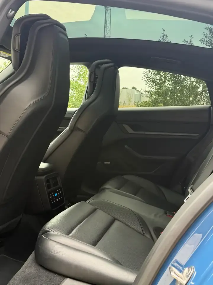 Porsche Taycan - 21
