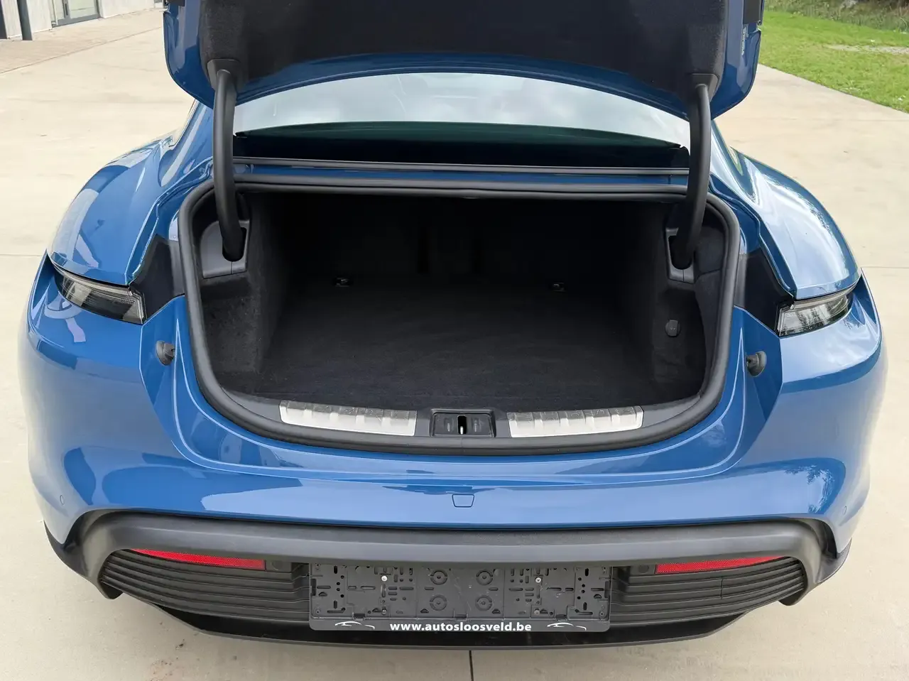 Porsche Taycan - 24