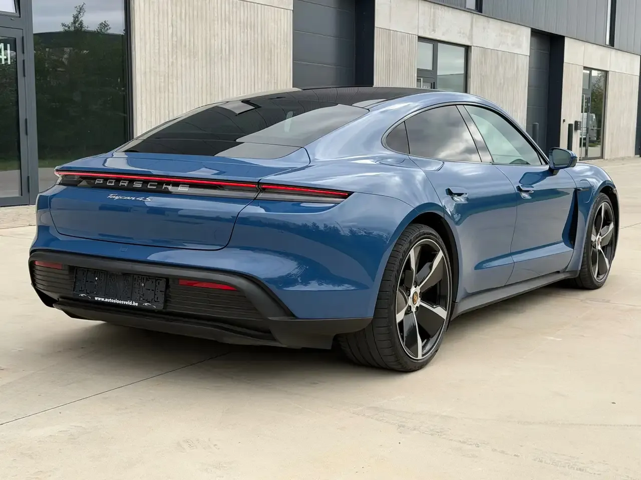 Porsche Taycan - 4
