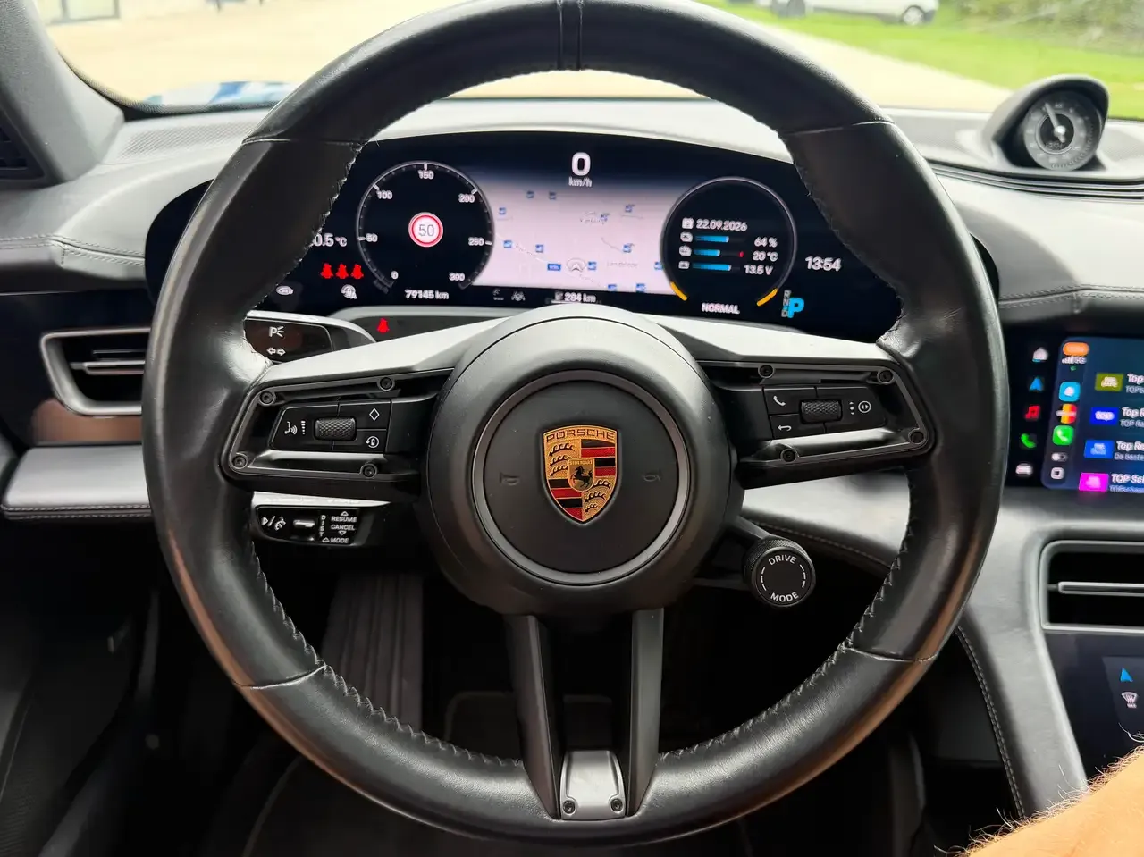 Porsche Taycan - 8