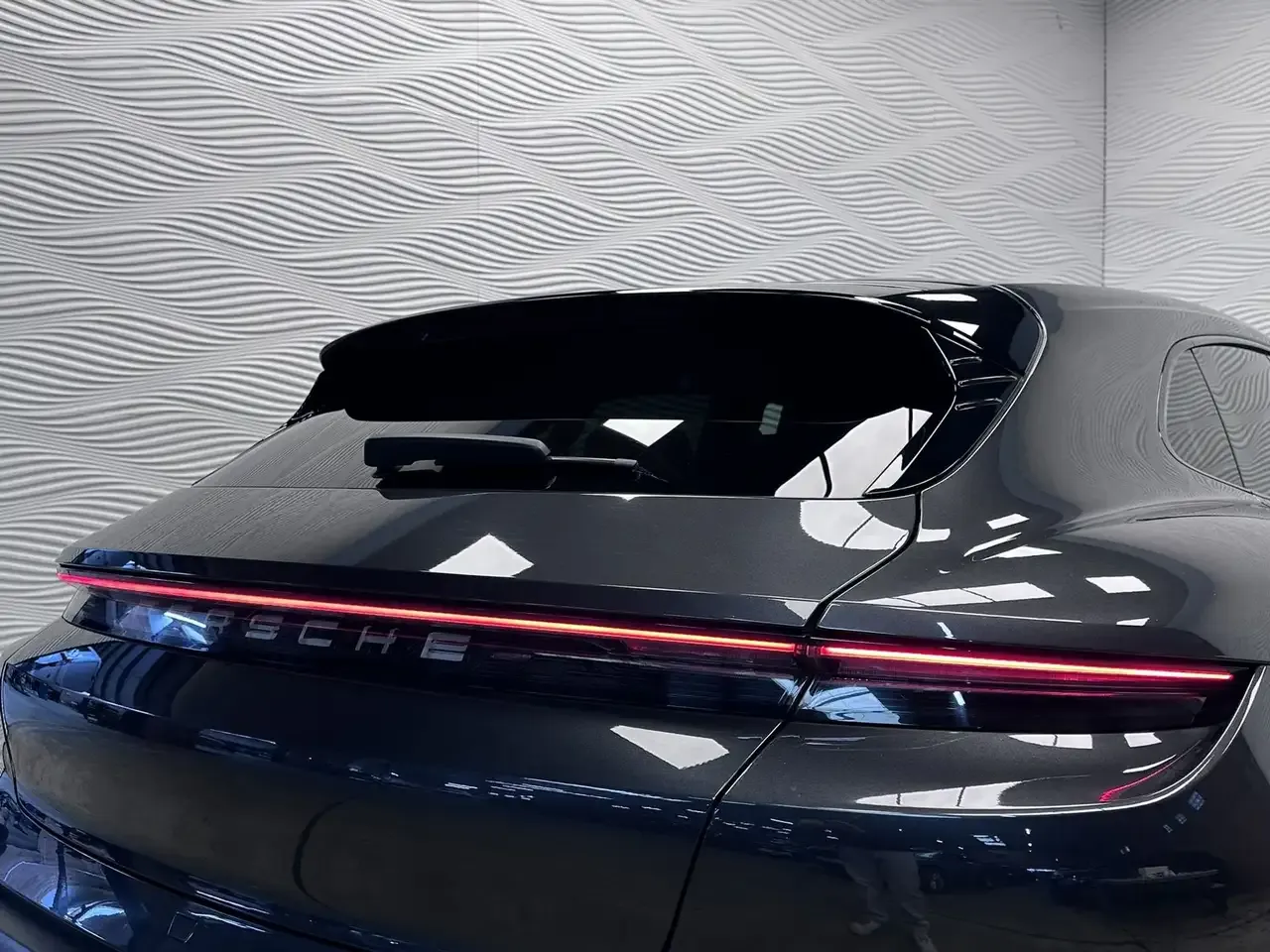 Porsche Taycan - 12