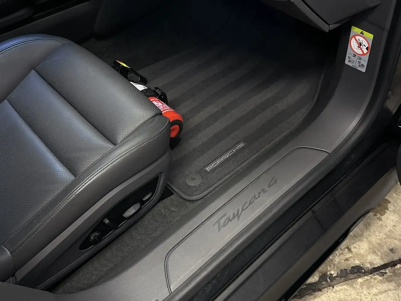 Porsche Taycan - 18