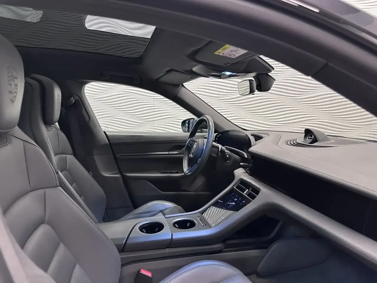 Porsche Taycan - 19