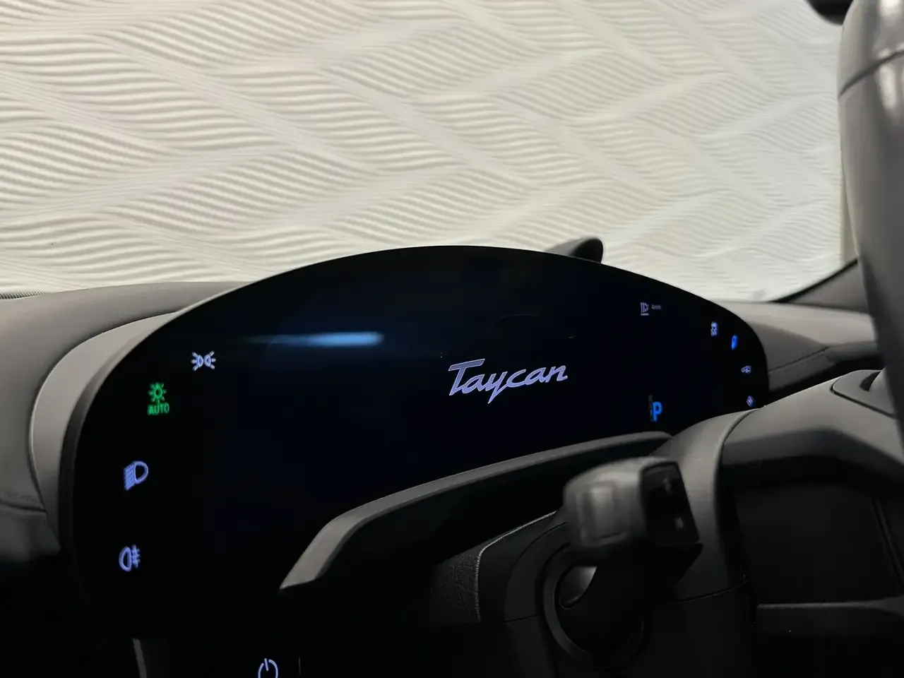 Porsche Taycan - 25