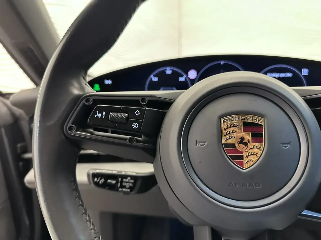 Porsche Taycan - 27