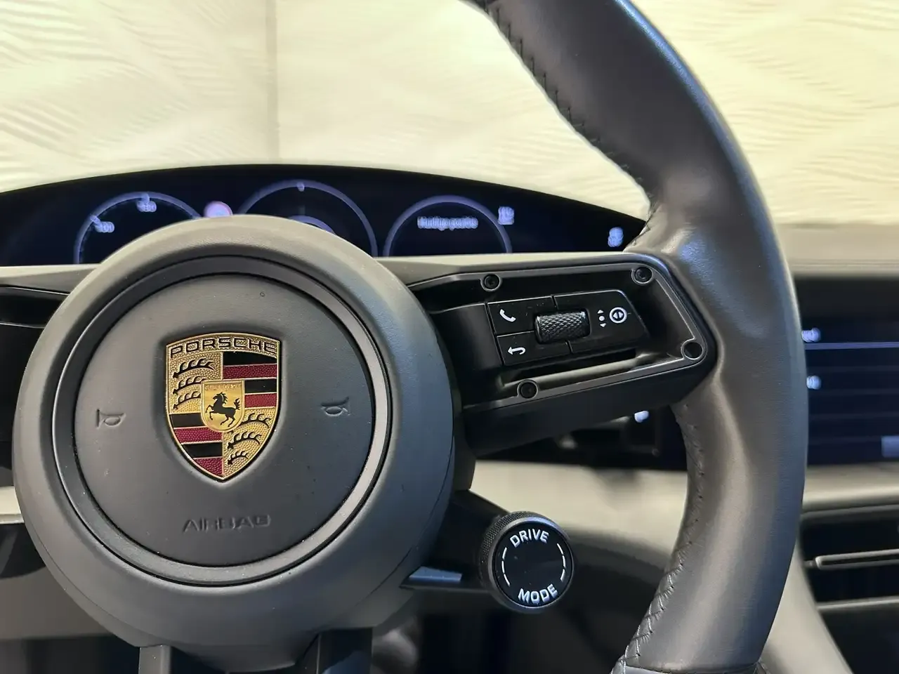 Porsche Taycan - 29
