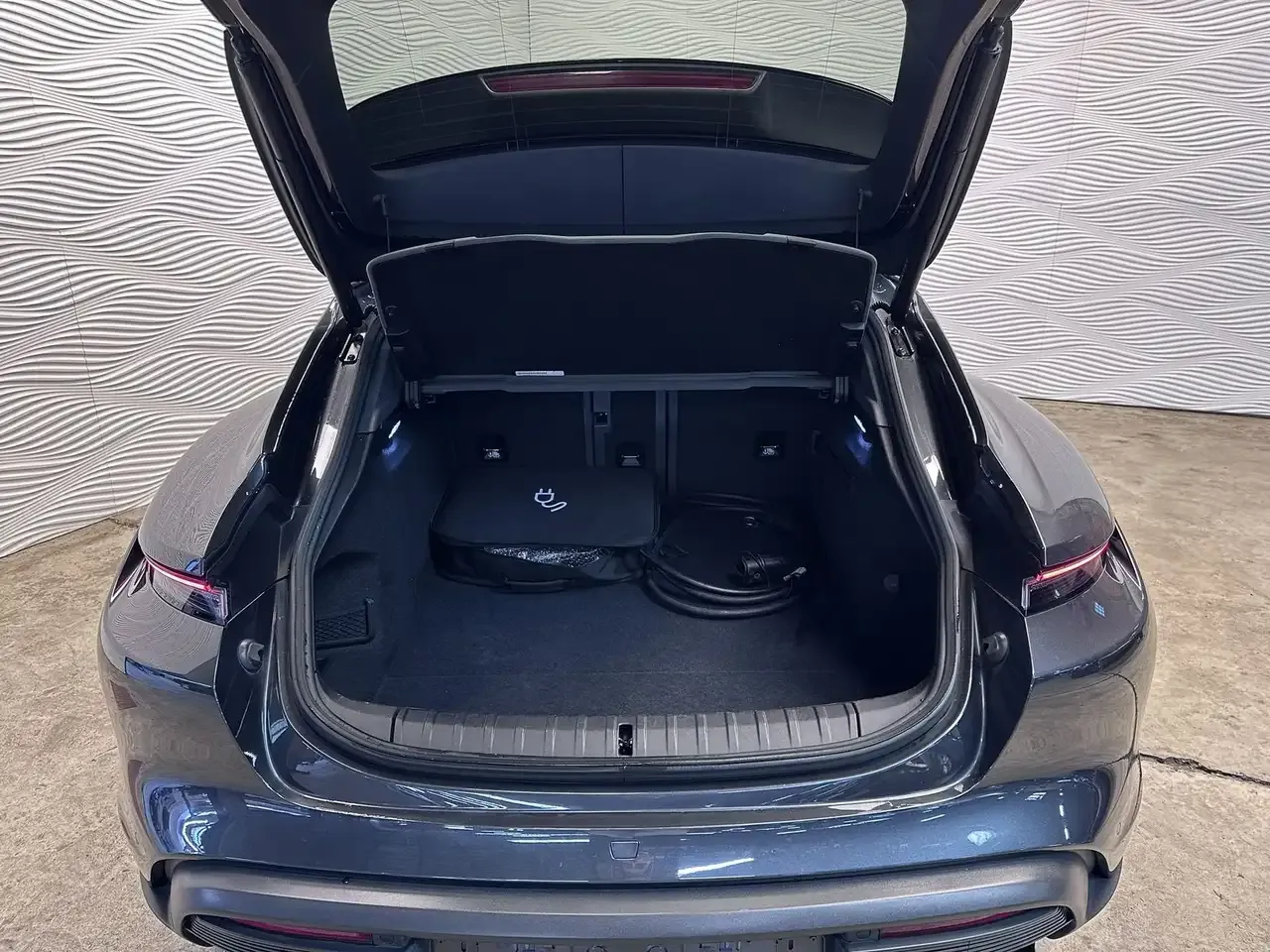 Porsche Taycan - 40