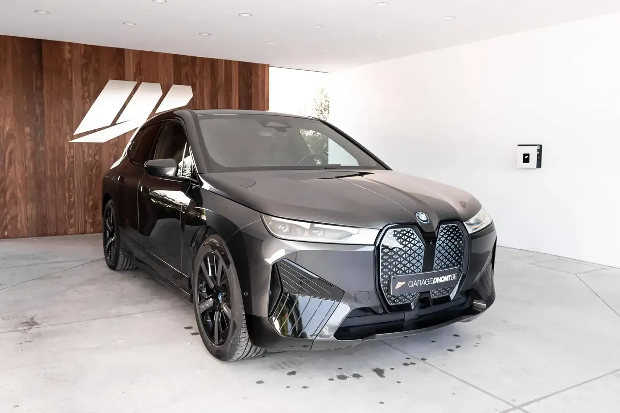 BMW iX - 1