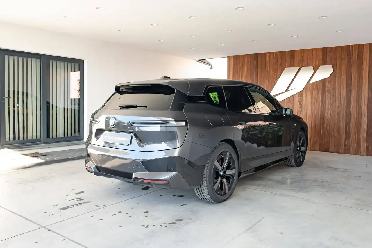 BMW iX - 14